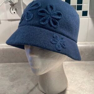 NWT August wool cloche